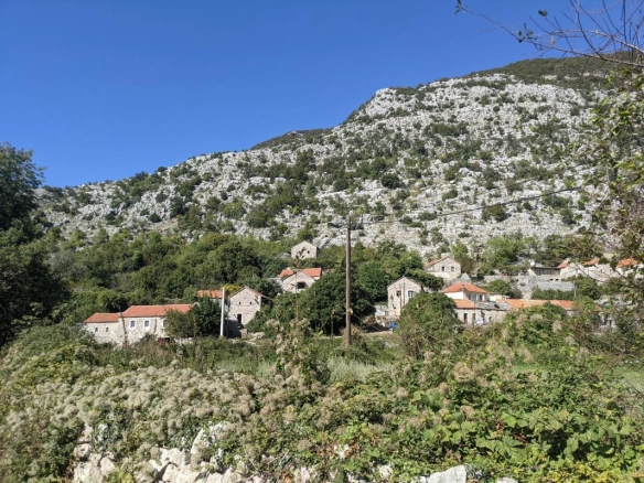 Nedovršena kuća 100 m² na placu od 500 m² – Kruševice, Herceg Novi
