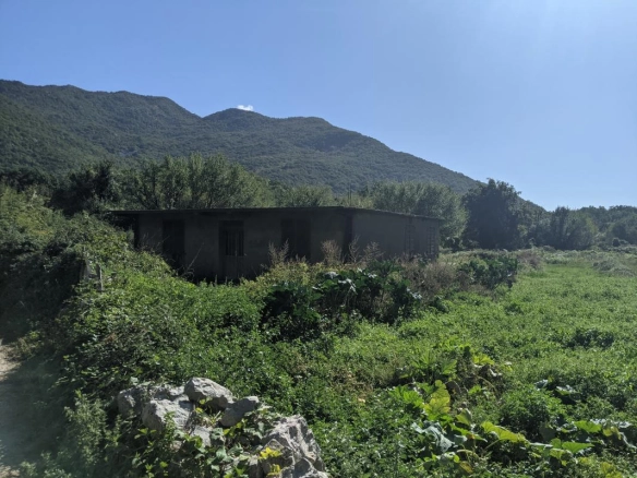 Nedovršena kuća 100 m² na placu od 500 m² – Kruševice, Herceg Novi