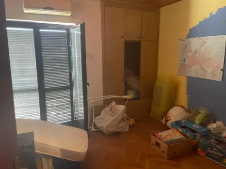 Kuća 280 m² na placu od 1900 m² sa garažom i baštom – Farmaci, Podgorica