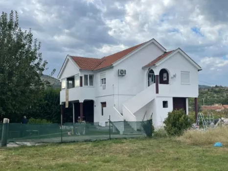 Kuća sa placom u naselju Farmaci