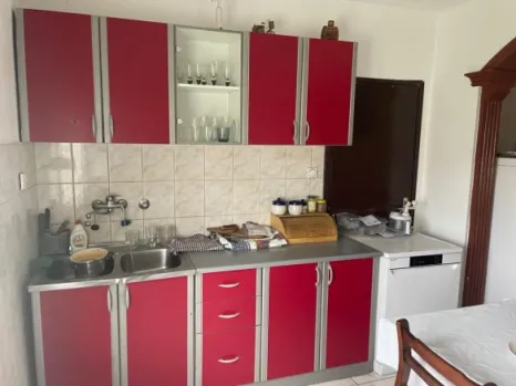 Kuća 230 m² na placu od 1000 m² sa dva sprata – Farmaci, Podgorica