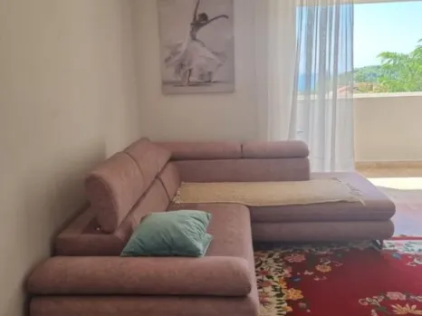 Dvosoban stan 75 m² sa pogledom na more – Petrovac, Budva