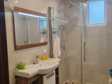 Dvosoban stan 75 m² sa pogledom na more – Petrovac, Budva