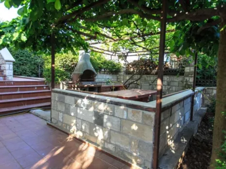 Kuća 400 m² na placu od 410 m² sa pogledom na more – Šušanj, Bar