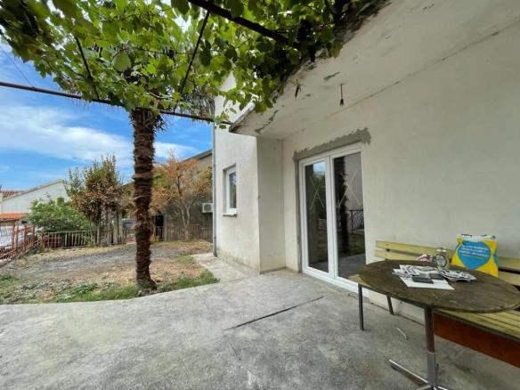 Kuća 110 m² sa pogledom na planinu i placom 170 m² – Sutomore, Bar
