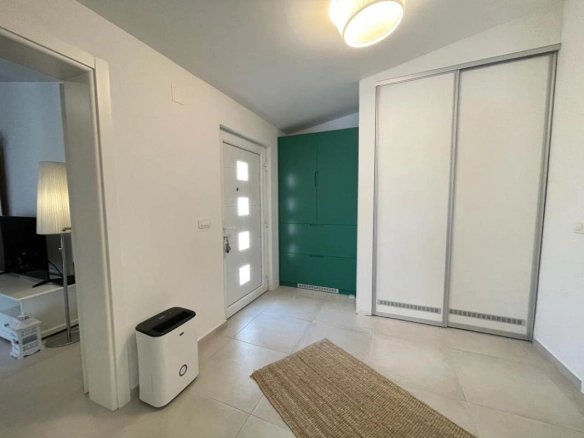 Kuća 199 m² nakon kompletne rekonstrukcije na placu od 636 m² – Bjeliši, Bar