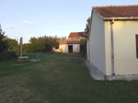 Kuća 150 m² na placu od 5156 m² sa dva pomoćna objekta – Golubovci, Podgorica