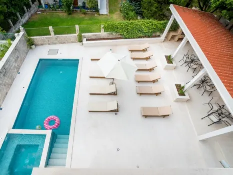 Vila 350 m² na prvoj liniji uz Bokokotorski zaliv – Stoliv, Kotor