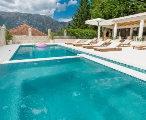 Vila 350 m² na prvoj liniji uz Bokokotorski zaliv – Stoliv, Kotor