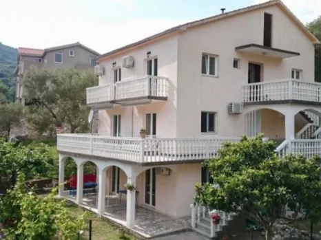Kuća (mini-hotel) u Bijelom Dolu
