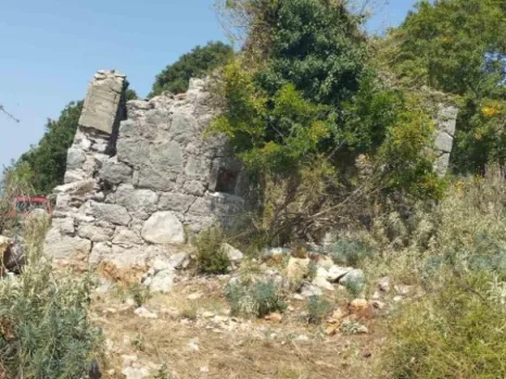 Plac 3000 m² sa starom kućom na osami – Zaljevo, Bar