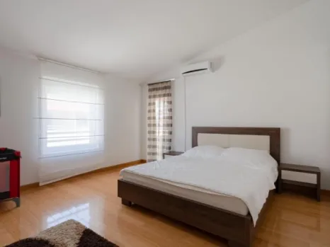 Četvorosoban stan 222 m² sa pogledom na more i planine – Podmaine, Budva