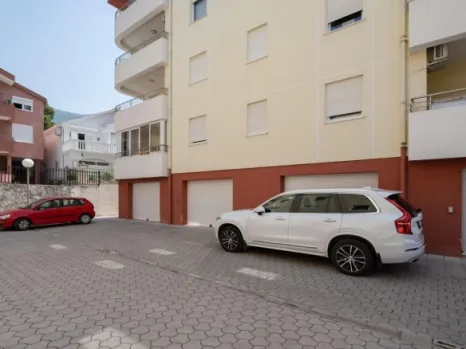 Četvorosoban stan 222 m² sa pogledom na more i planine – Podmaine, Budva