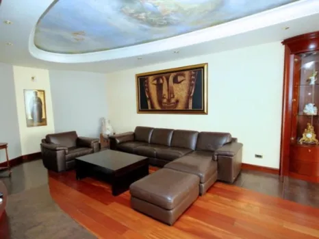 Dio kuće 322 m² sa garažom i saunom – Bar
