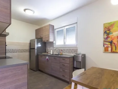 Izdavanje: Kuća 167 m² sa ograđenim dvorištem – Gornja Gorica, Podgorica