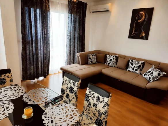 Jednosoban stan 65 m² sa pogledom na more u zatvorenom kompleksu – Dobra Voda, Bar