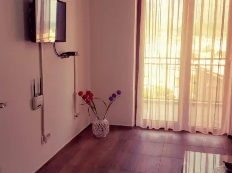 Kuća 617 m² na četiri sprata sa garažom i pogledom na more – Šušanj, Bar