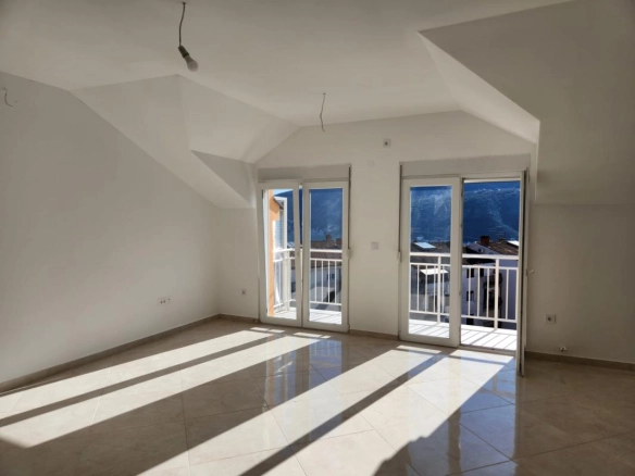 Trosoban dupleks stan 120 m² sa pogledom na more – Gomila, Herceg Novi