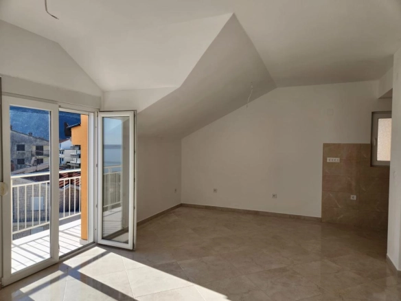 Trosoban dupleks stan 120 m² sa pogledom na more – Gomila, Herceg Novi