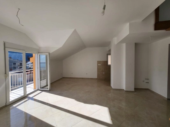 Trosoban dupleks stan 120 m² sa pogledom na more – Gomila, Herceg Novi