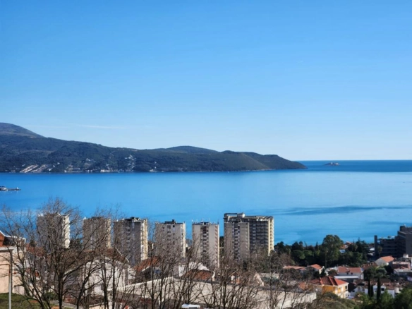 Trosoban dupleks stan 120 m² sa pogledom na more – Gomila, Herceg Novi