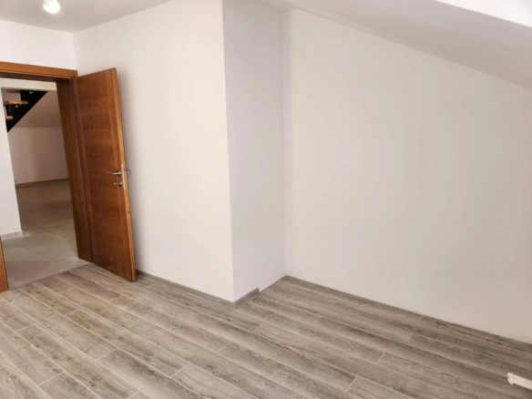 Trosoban dupleks stan 120 m² sa pogledom na more – Gomila, Herceg Novi