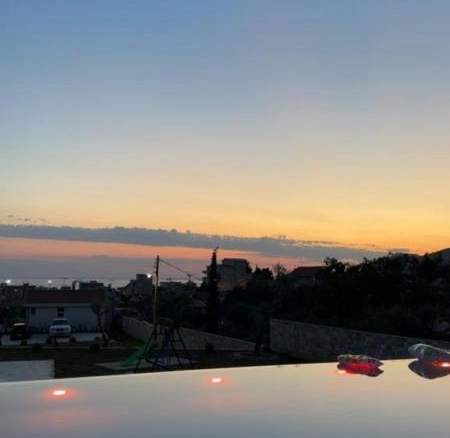Izdavanje: Kuća sa panoramskim bazenom na dva sprata vile – Bjeliši, Bar
