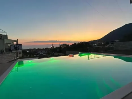 Izdavanje: Kuća sa panoramskim bazenom na dva sprata vile – Bjeliši, Bar