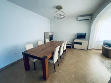 Izdavanje: Stan u vili sa panoramskim bazenom – Bjeliši, Bar