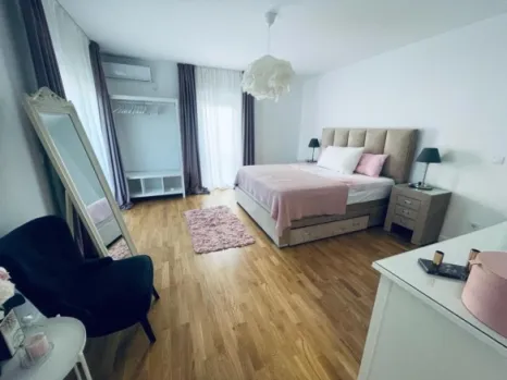 Izdavanje: Kuća na tri sprata sa panoramskim bazenom – Bjeliši, Bar