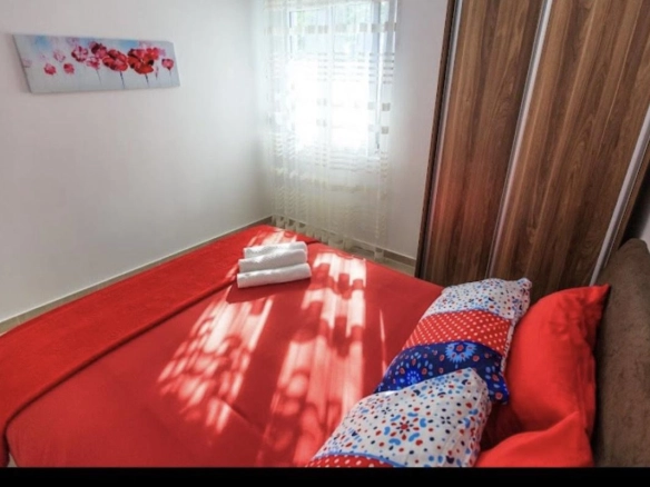 Izdavanje: Jednosoban stan 50 m² renoviran, 200 m od mora – Zeleni pojas, Bar