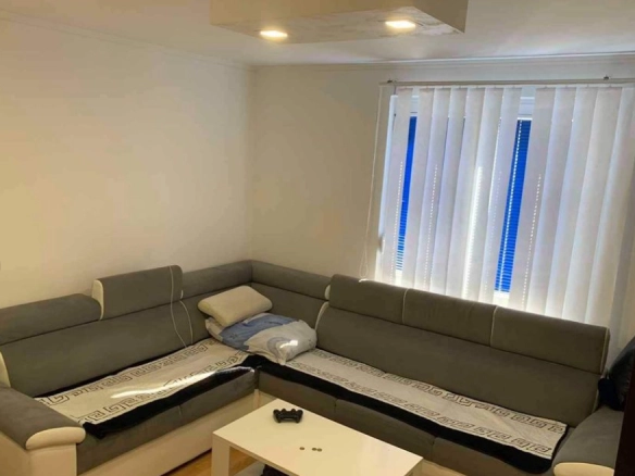 Dvosoban stan 74 m² sa zastakljenom terasom i dvorištem – Čeluga, Bar