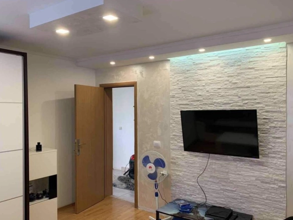 Dvosoban stan 74 m² sa zastakljenom terasom i dvorištem – Čeluga, Bar