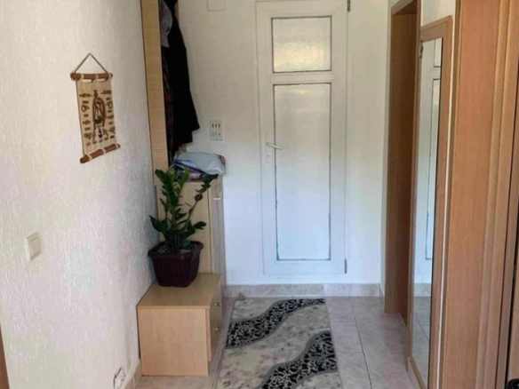 Dvosoban stan 74 m² sa zastakljenom terasom i dvorištem – Čeluga, Bar