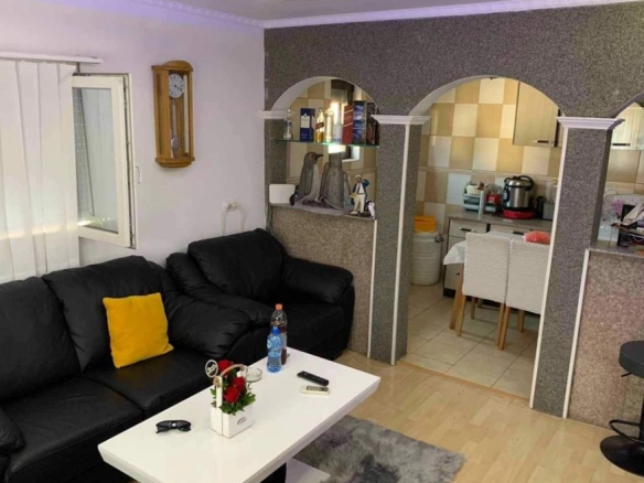 Dvosoban stan 74 m² sa zastakljenom terasom i dvorištem – Čeluga, Bar