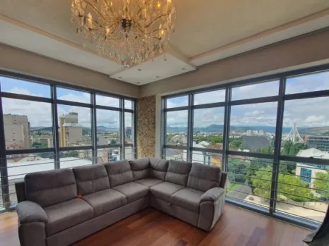 Izdavanje: Penthaus 270 m² sa terasama i pogledom na grad – centar, Podgorica