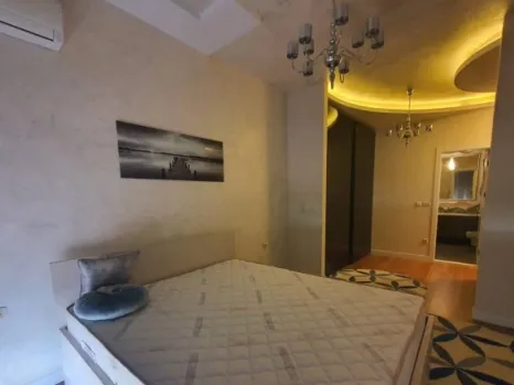 Izdavanje: Penthaus 270 m² sa terasama i pogledom na grad – centar, Podgorica