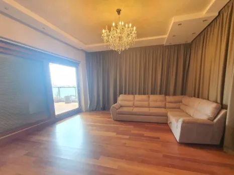 Izdavanje: Penthaus 270 m² sa terasama i pogledom na grad – centar, Podgorica