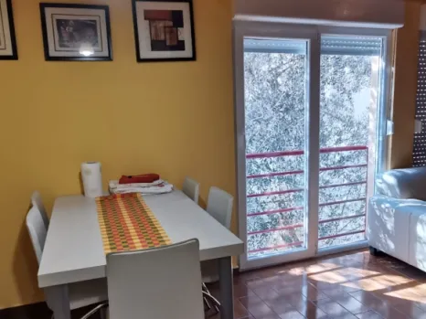 Dvosoban stan 77 m² sa dvije terase i djelimičnim pogledom na more – Petrovac, Budva