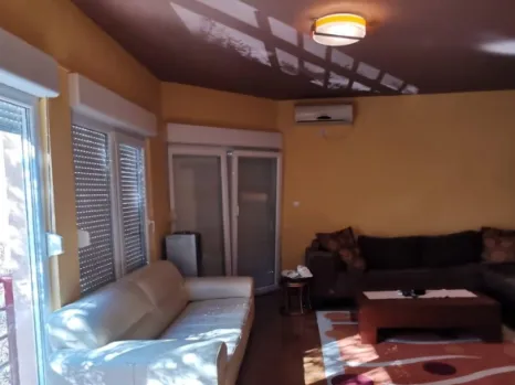Dvosoban stan 77 m² sa dvije terase i djelimičnim pogledom na more – Petrovac, Budva