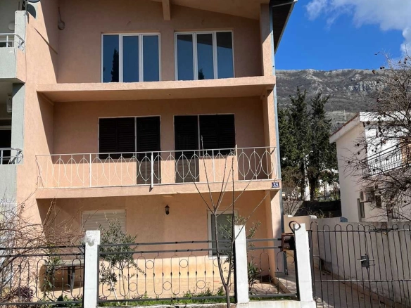 Kuća 210 m² na ravnom terenu, plac 300 m² – Sutomore, Bar