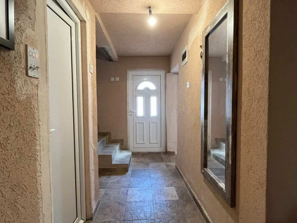 Kuća 210 m² na ravnom terenu, plac 300 m² – Sutomore, Bar