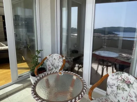 Trosoban stan 113 m² sa pogledom na more i planine – Bečići, Budva