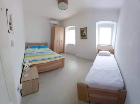 Kuća 300 m² na prvoj liniji do mora sa pontonom – Herceg Novi