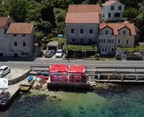 Kuća 300 m² na prvoj liniji do mora sa pontonom – Herceg Novi