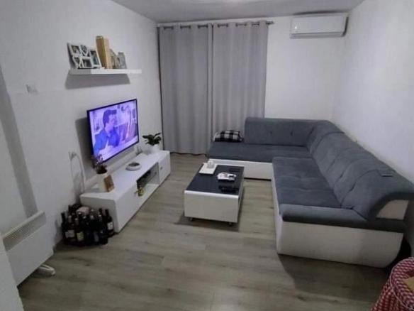 Kuća 180 m² na placu od 400 m² sa tri stana – Sutomore, Bar