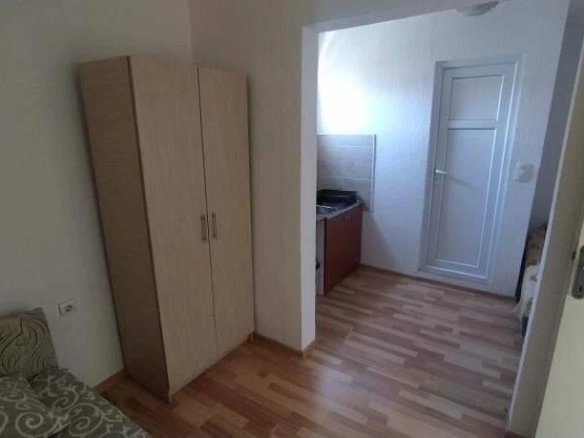 Kuća 180 m² na placu od 400 m² sa tri stana – Sutomore, Bar