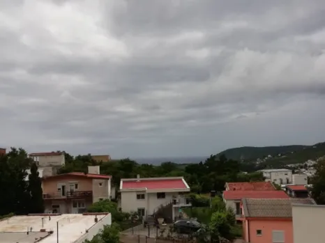 Kuća 390 m² sa pogledom na more i parkingom za 10 vozila – Sutomore, Bar