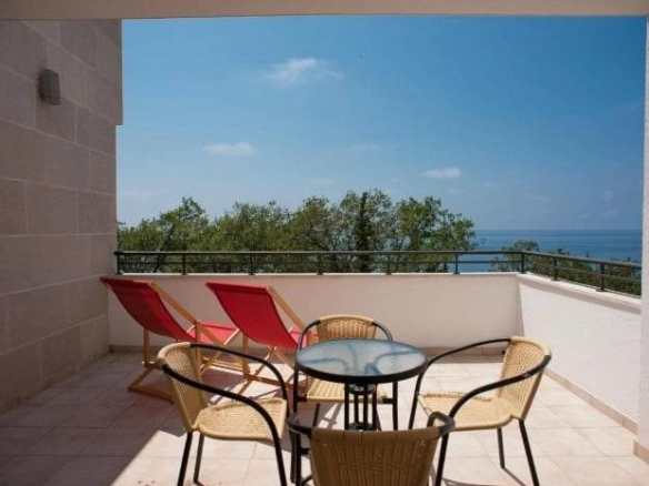 Kuća 400 m² na 50 metara od mora – Petrovac, Budva