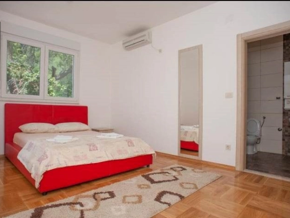 Kuća 400 m² na 50 metara od mora – Petrovac, Budva